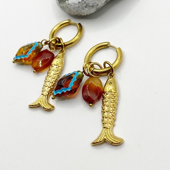 NEW Gold Fish Charm Hoop Earrings - Picture 5 of 7